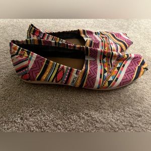 Colorful aztec print Toms